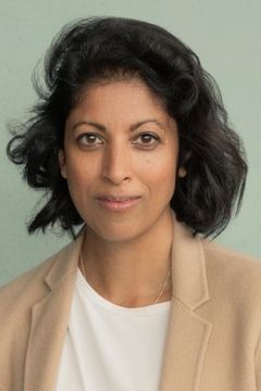 Priyanga Burford interpreta Dr. Emma Hurd