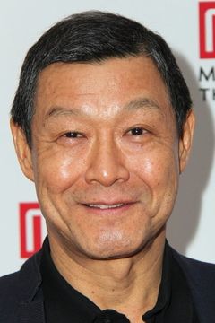 James Saito interpreta Minister Kishido