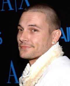 Kevin Federline interpreta Canadian Border Guard - Special Appearance