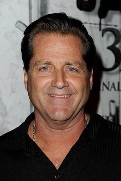 James Van Patten interpreta Dr. Heffner