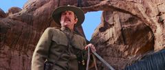 Larry Sanders interpreta Scout Master