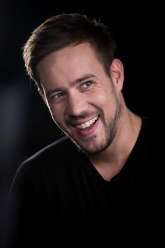 Viktor Klem interpreta Géza