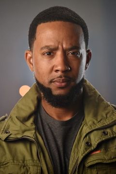 Chris Greene interpreta Percy Fortune