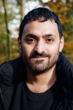 Alireza Bayram interpreta Jan Sharif