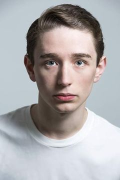Preston Nyman interpreta Boy Pupil