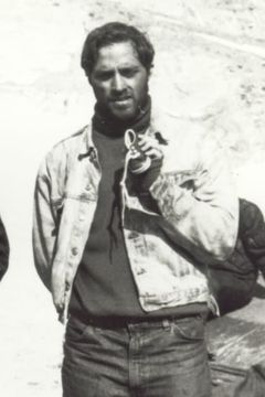 Gian DiDonna interpreta Eduardo Strauch