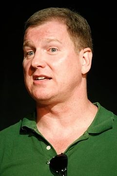 Ian Roberts interpreta Captain Rogers, DHS