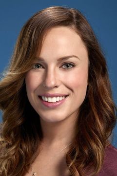 Jessica McNamee interpreta Lori