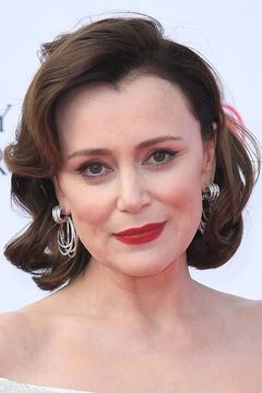 Keeley Hawes interpreta Beatrice