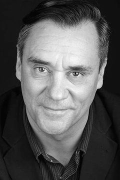Mark Spalding interpreta Jonathan Masbath
