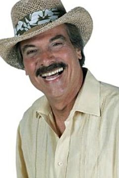 Héctor Travieso interpreta Peter