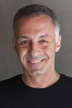 Ahmet Saraçoğlu interpreta Arif