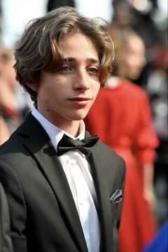 Raphael Luce interpreta Clerk Simon