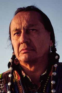 Russell Means interpreta Powhatan (voice)