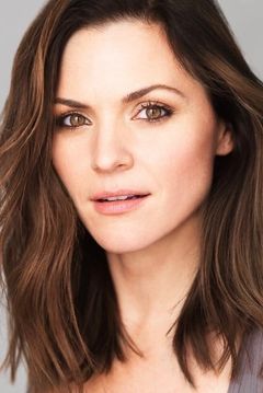 Lauren Bittner interpreta Amie
