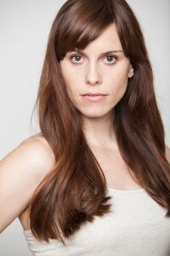 Lauren Reeder interpreta Camilla