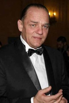 Valentin Popescu interpreta Arbeiter Ölfeld