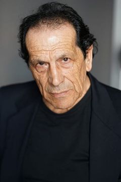 Corrado Solari interpreta Dr. Tondaro