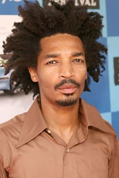 Eddie Steeples interpreta Rasan