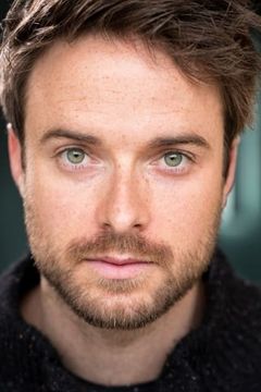 Shayn Herndon interpreta Steven Holt