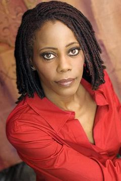 Debra Wilson interpreta Freesia the Producer