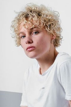 Julia Franz Richter interpreta Alexandra Winkler