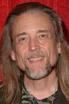 Steve Whitmire interpreta Kermit the Frog / Beaker / Statler / Rizzo / Link Hogthrob / The Newsman (voice)