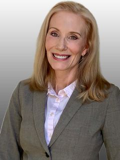 Luanne Crawford interpreta Press Box Reporter (uncredited)
