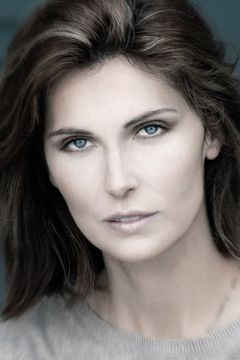 Yelena Popovic interpreta Beautiful Russian Woman