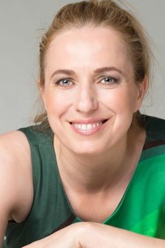 Cristina Ionda interpreta Dr. Gina Kadinsky