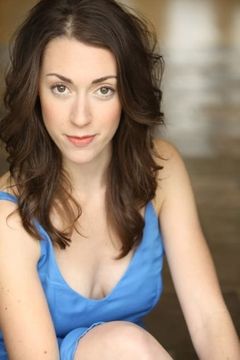 Jennifer Lauren DiBella interpreta Parishioner