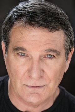 Steve DuMouchel interpreta Gas Station Guy