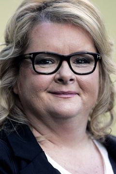 Magda Szubanski interpreta Miss Viola (voice)