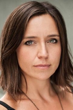 Emma Jackson interpreta Delivery Nurse