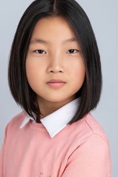 Diana Tsoy interpreta V (12 Years Old)