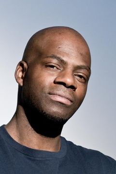 Bobby Brown interpreta Tony