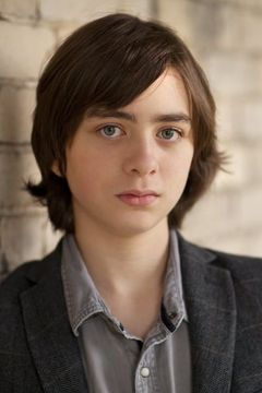 Adam Thomas Wright interpreta Rob Cole (10 Years)