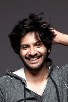 Ali Fazal interpreta Abdul Karim
