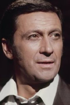 Cesare Danova interpreta Count Elmo Mancini