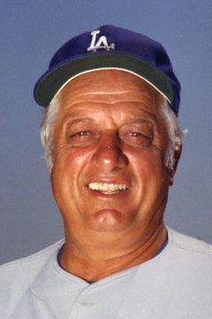 Tommy Lasorda interpreta Military Officer (uncredited)