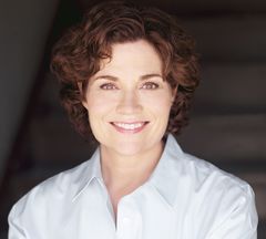 Paula MacPherson interpreta Nurse Melissa Ryan