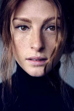 Amber Jean Rowan interpreta Bes