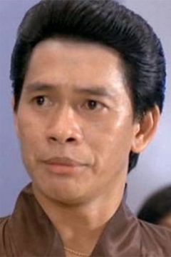 Phillip Ko interpreta Kim's thug
