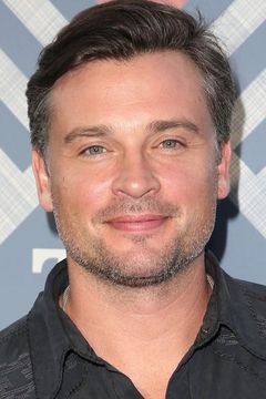 Tom Welling interpreta Clark Kent