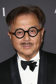 Michael Chow interpreta Chinese Foreign Minister