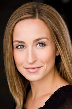 Kira Tozer interpreta Viveca (voice)