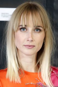 Ingrid García-Jonsson interpreta María