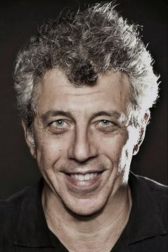 Eric Bogosian interpreta Alan Caulfield