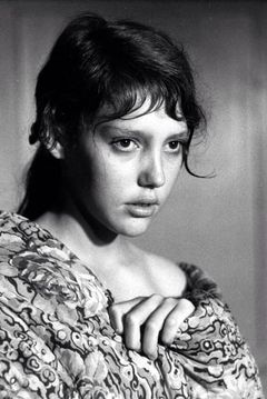 Anne Wiazemsky interpreta Leftist Woman