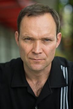Eric Breker interpreta Special Forces Commander